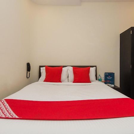 Oyo 10103 Hotel Aviva Мумбаи Экстерьер фото