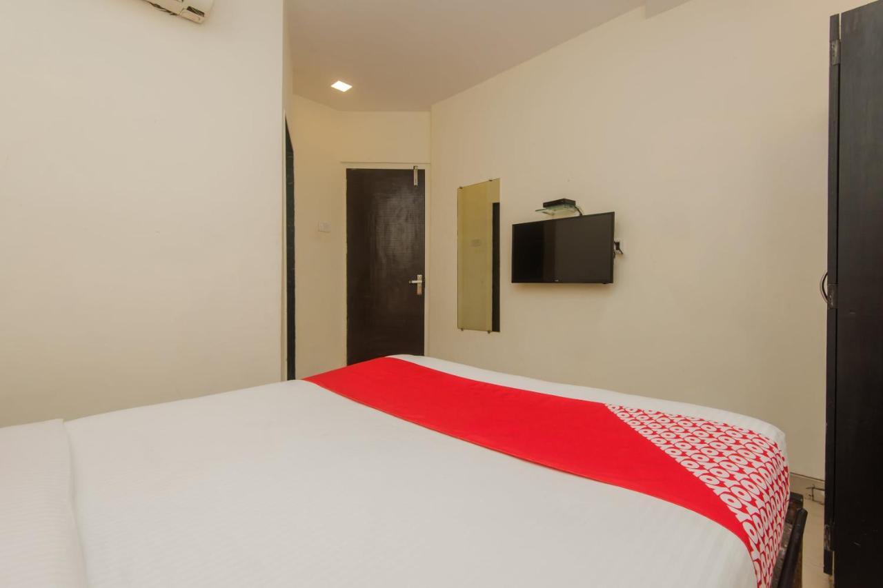 Oyo 10103 Hotel Aviva Мумбаи Экстерьер фото